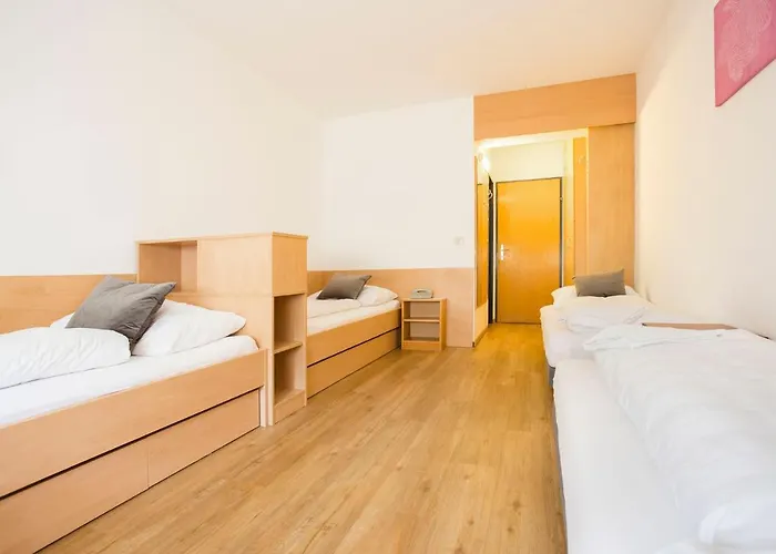 Mynext - Westbahnhof One Hostel *